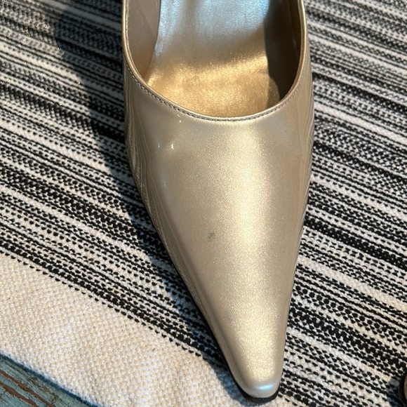 Stuart Weitzman Beige Patent Leather Heels - Picture 7 of 7